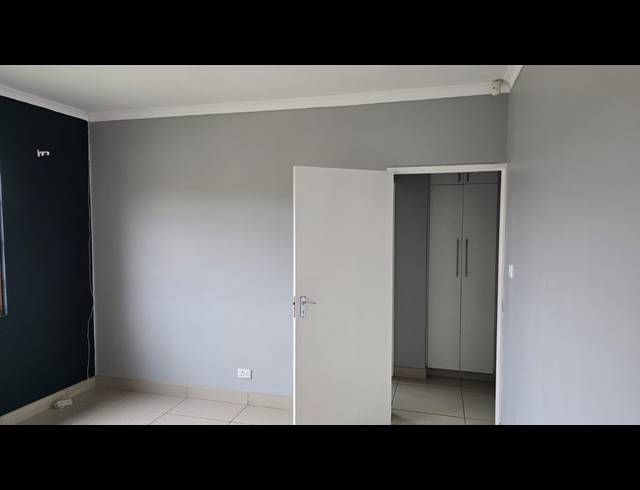 3 BEDROOM SIMPLEX RENTED IN SIGNAL HILL